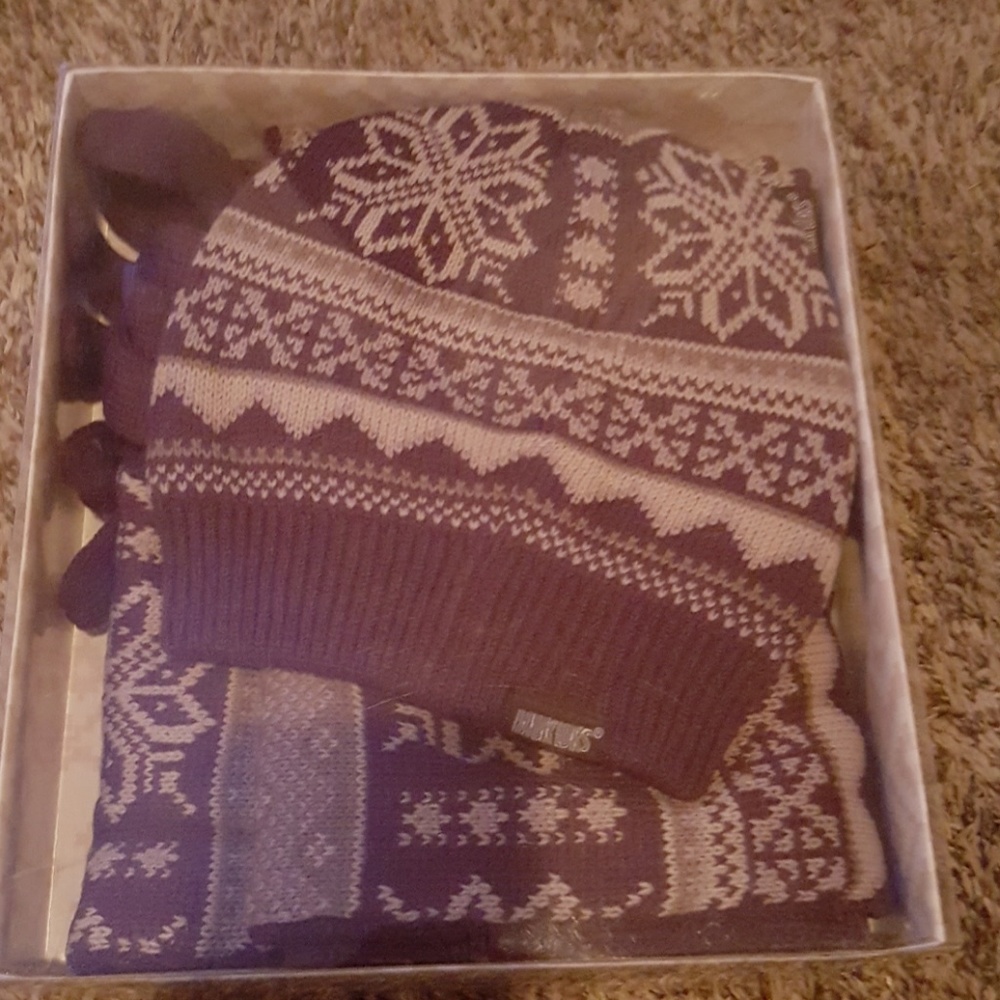 Hat, scarf and gloves